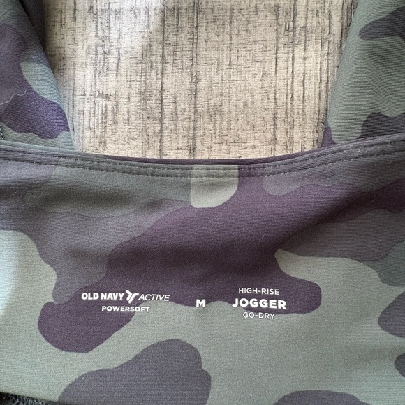 Old Navy Green and Black Camo Kids Leggings- camo print - Picture 3 of 3